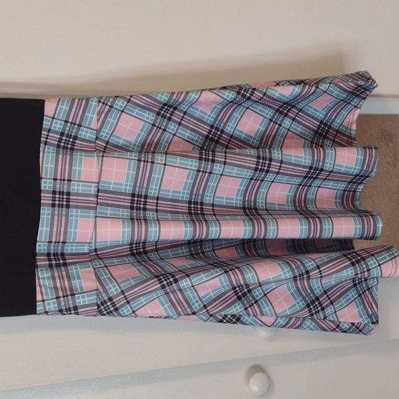 NWT Off the Shoulder Plaid Keyhole Dress - Picture 4 of 7